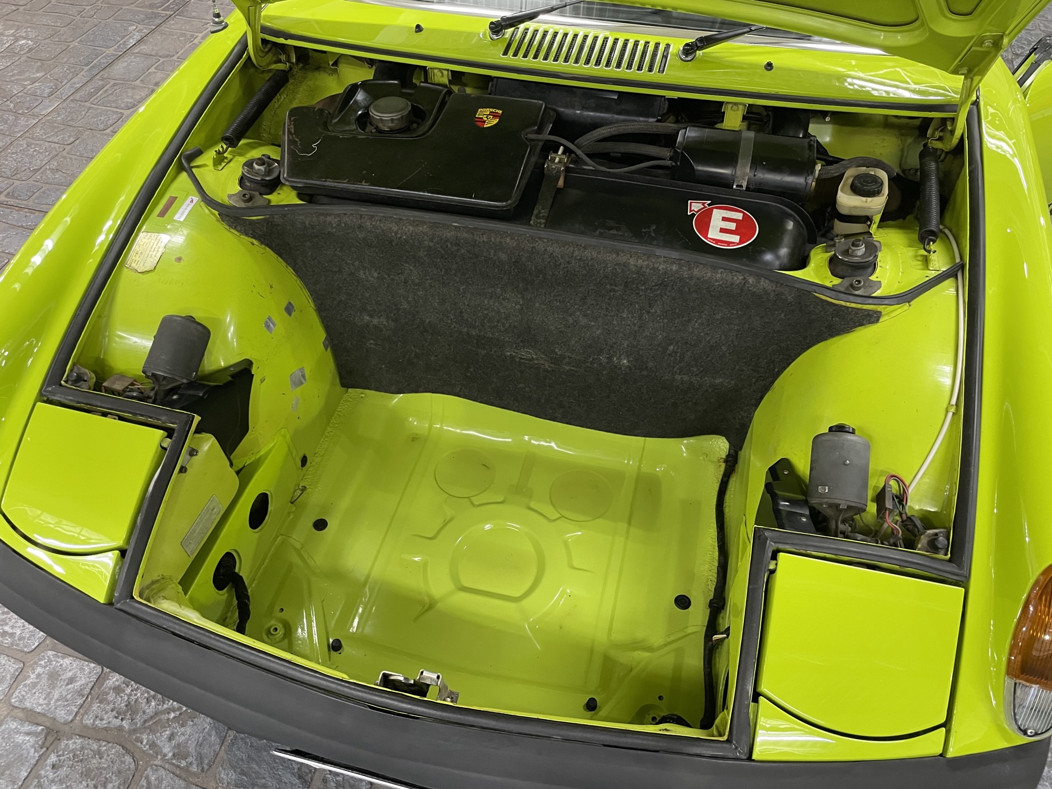 PORSCHE914 ポルシェ914Targa Roadster 設計図 Porsche 1974 (914) Part Diagrams | Eurospares