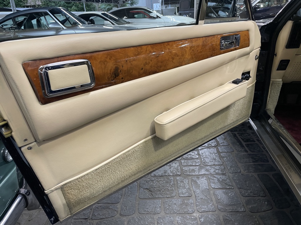 ABC Brianza製アストン・マーティン V８　ラゴンダ　Mk.Ⅱ 金色 ABC Brianza製アストン・マーティン V8 ラゴンダ Mk.Ⅱ 金色
