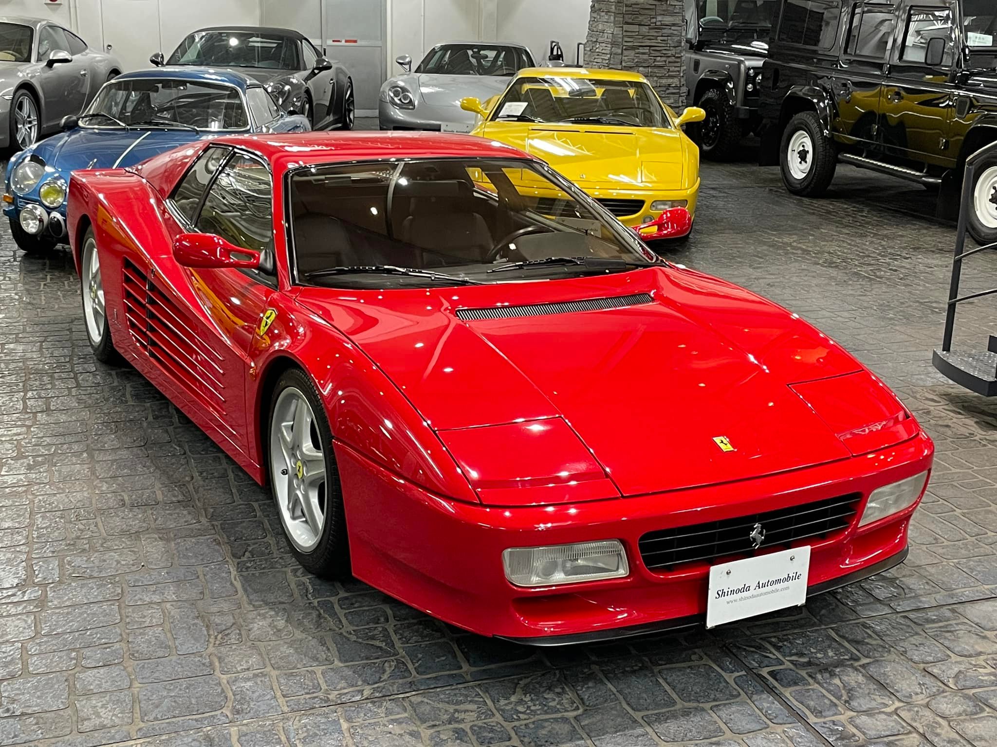 フェラーリ　テスタロッサ　　512TR フェラーリ 512TRは、進化したV12エンジンを搭載して最高峰の座