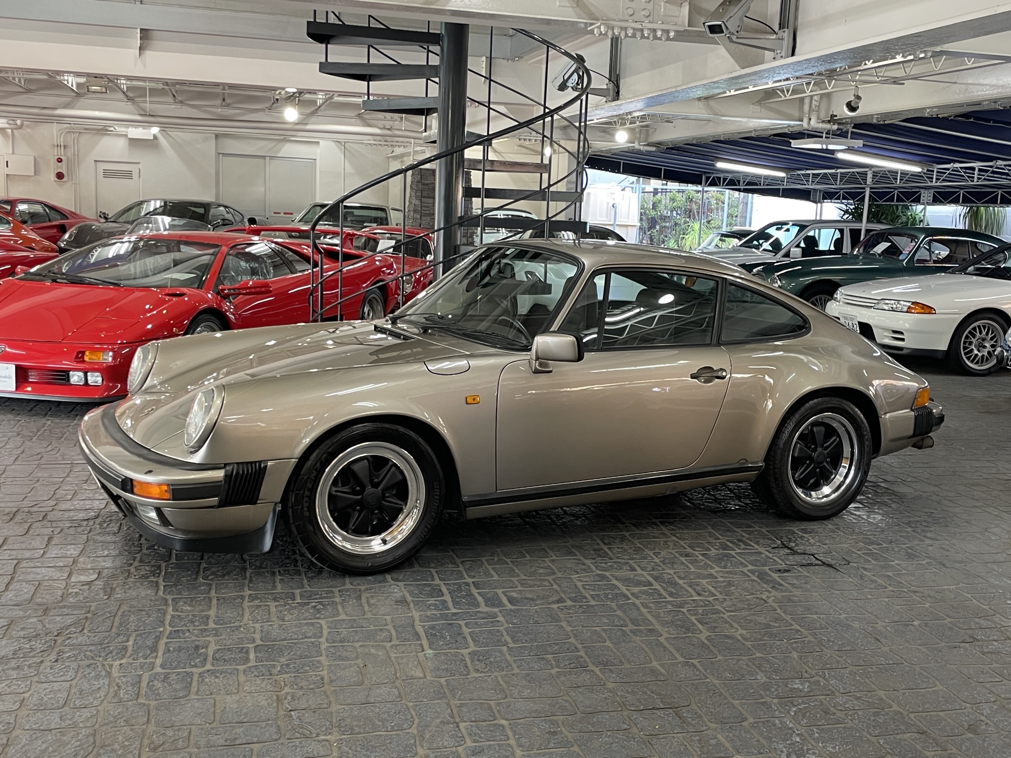 1/43 ポルシェ911 プロトタイプ 3.2カレラ E19 1984 シルバー VISION 1/43 ポルシェ 911 (964) カレラ4 ライトウェイト 1990