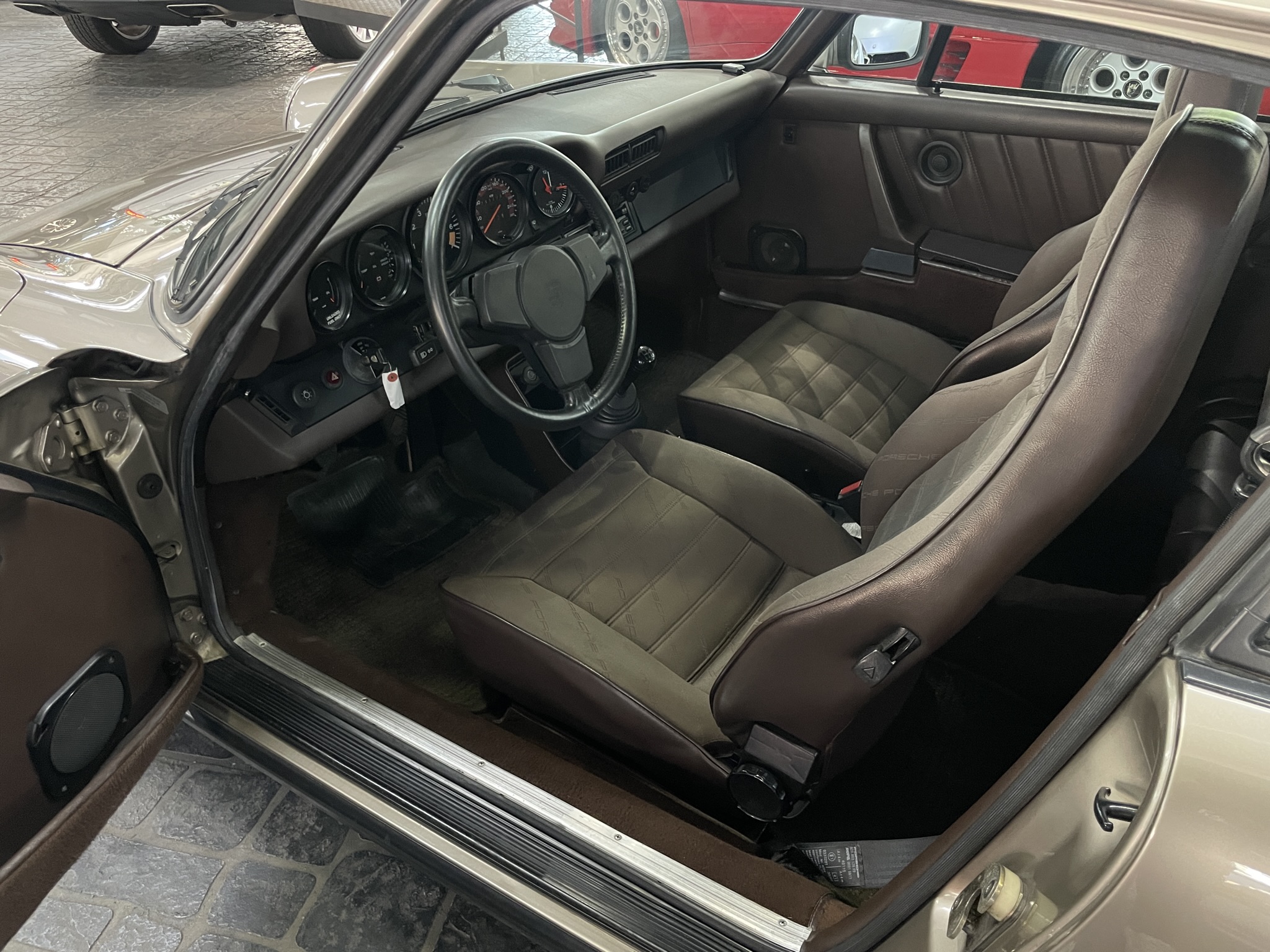 ポルシェ911 83年930　　軽量内張り ポルシェ911 83年930 軽量内張り ポルシェ911 83年930 軽量内張り