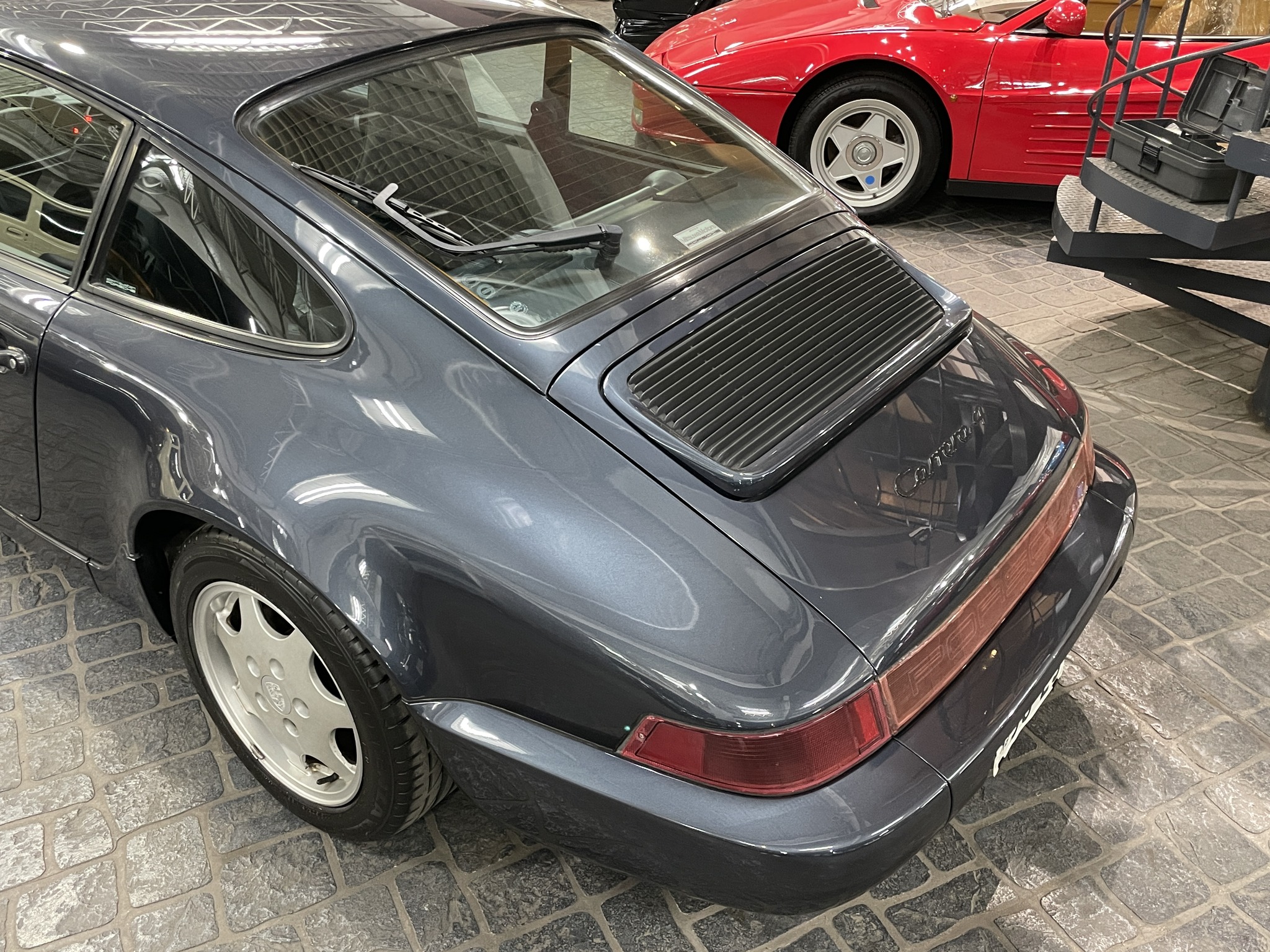 裁断済 ポルシェ 911 964 Enthusiast's Companion hqdefault.jpg