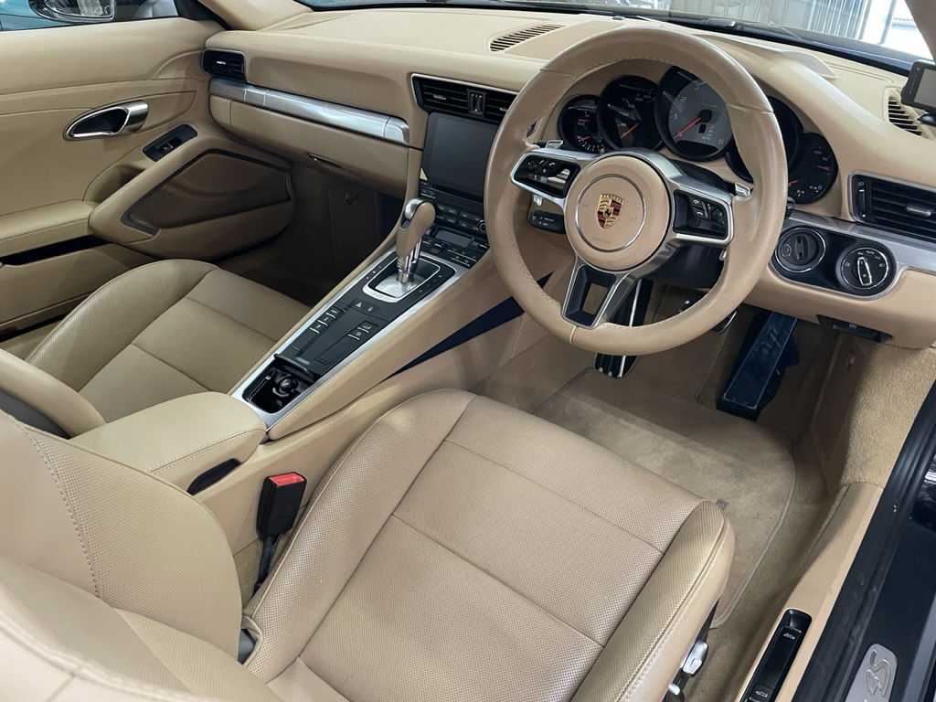 ポルシェ 911(Type991) Carrera PDK 希少カラー（プラチナ