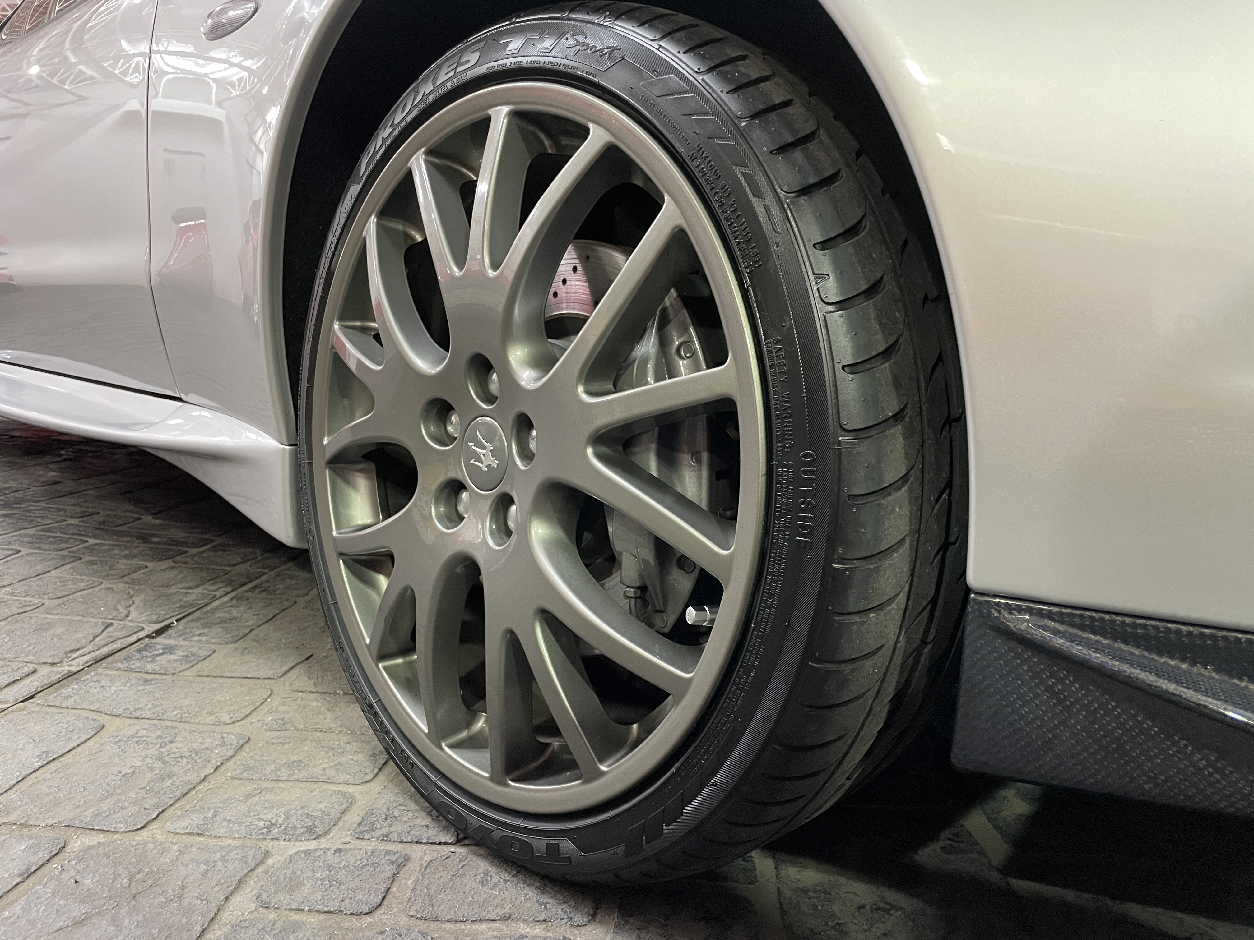 ドイツの車メーカーMASERATI タイヤサイズ700×25C ドイツの車メーカーMASERATI タイヤサイズ700×25C