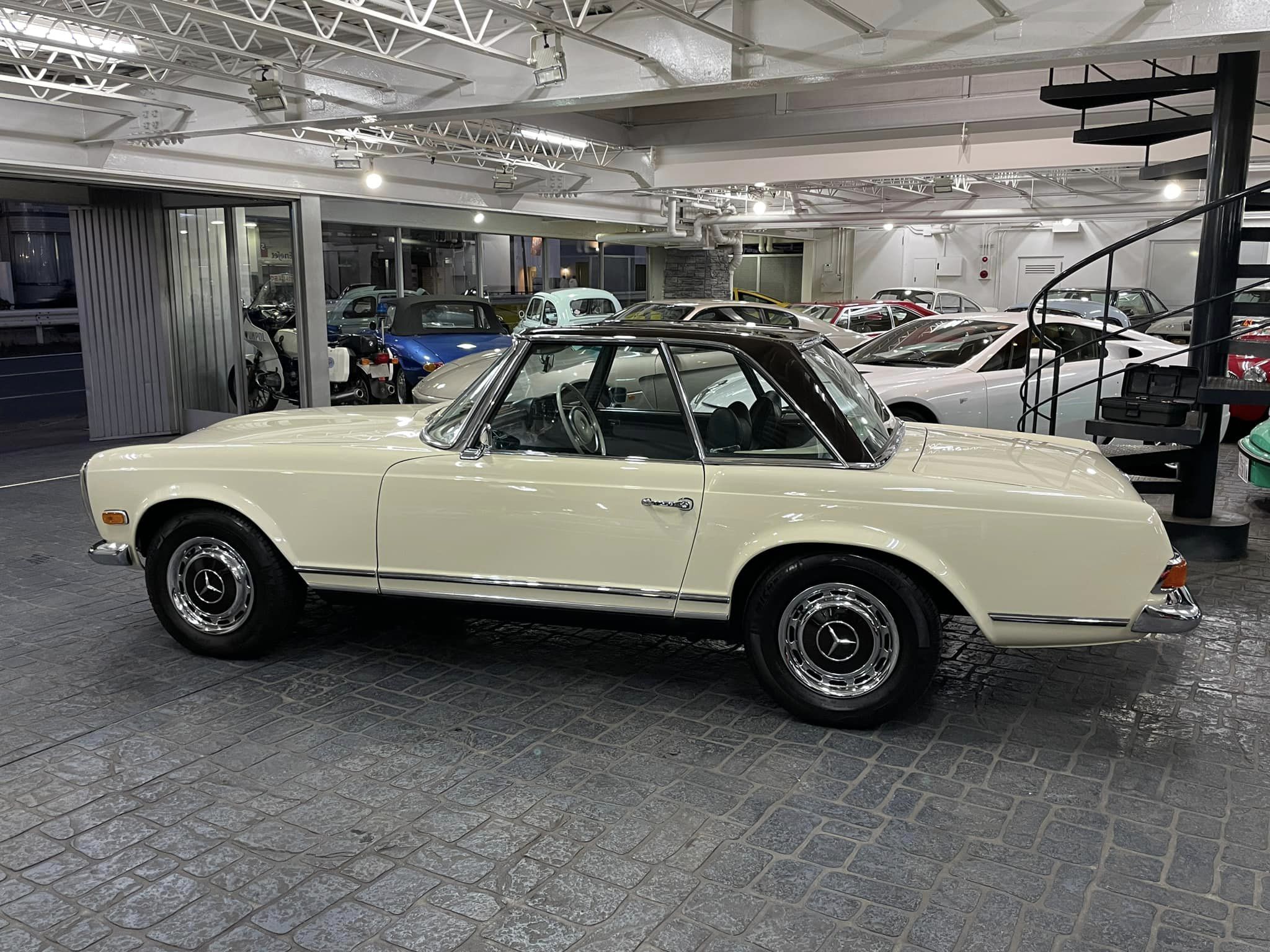 1/18 メルセデスベンツ 280 SL パゴダ (W113) シルバー 1:18 Mercedes-Benz 280 SL Pagode W113 1968 silber mit