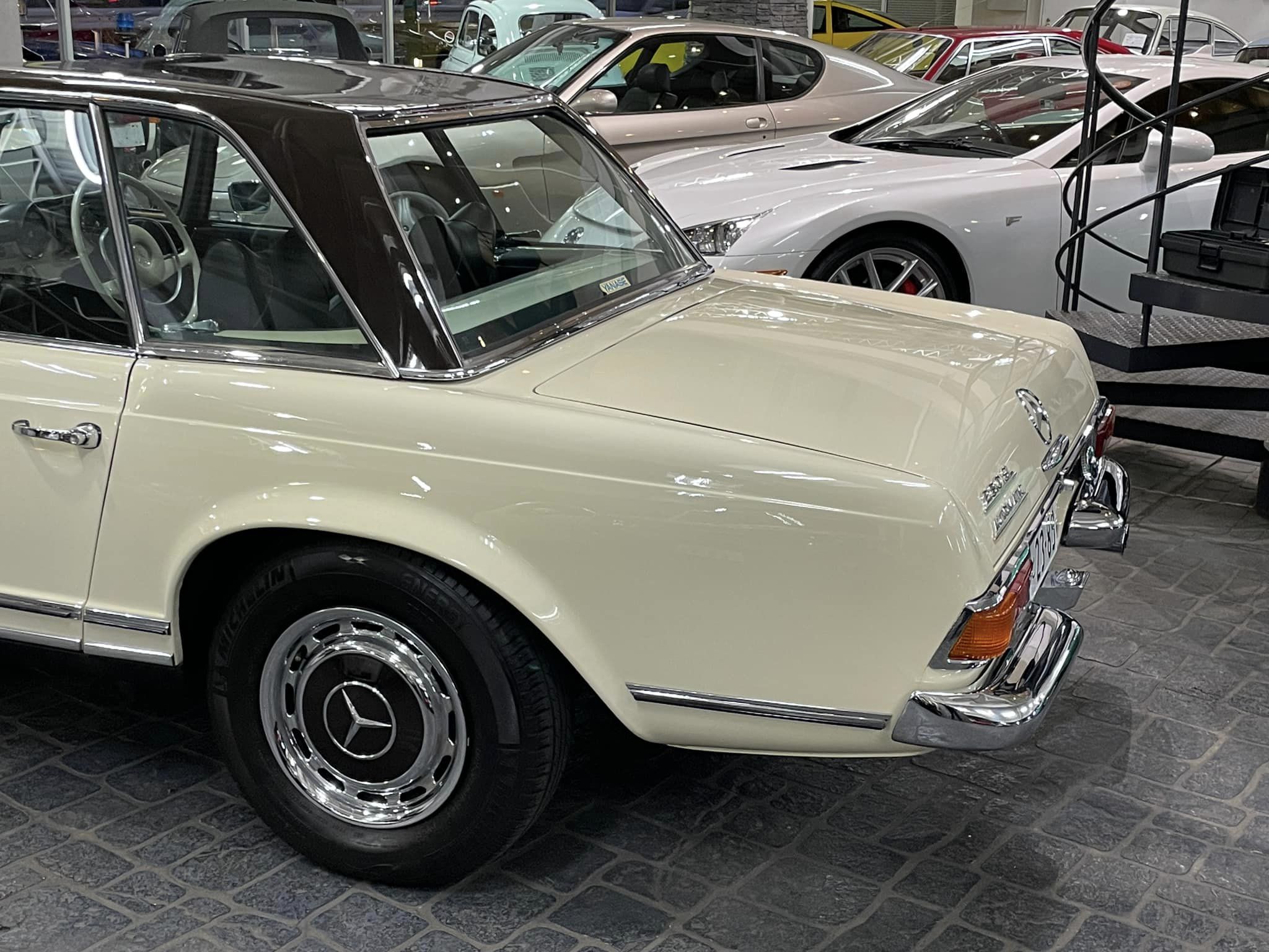 1/18 メルセデスベンツ 280 SL パゴダ (W113) シルバー 楽天市場】シュコー 1/18 メルセデスベンツ 280 SL パゴダ W113