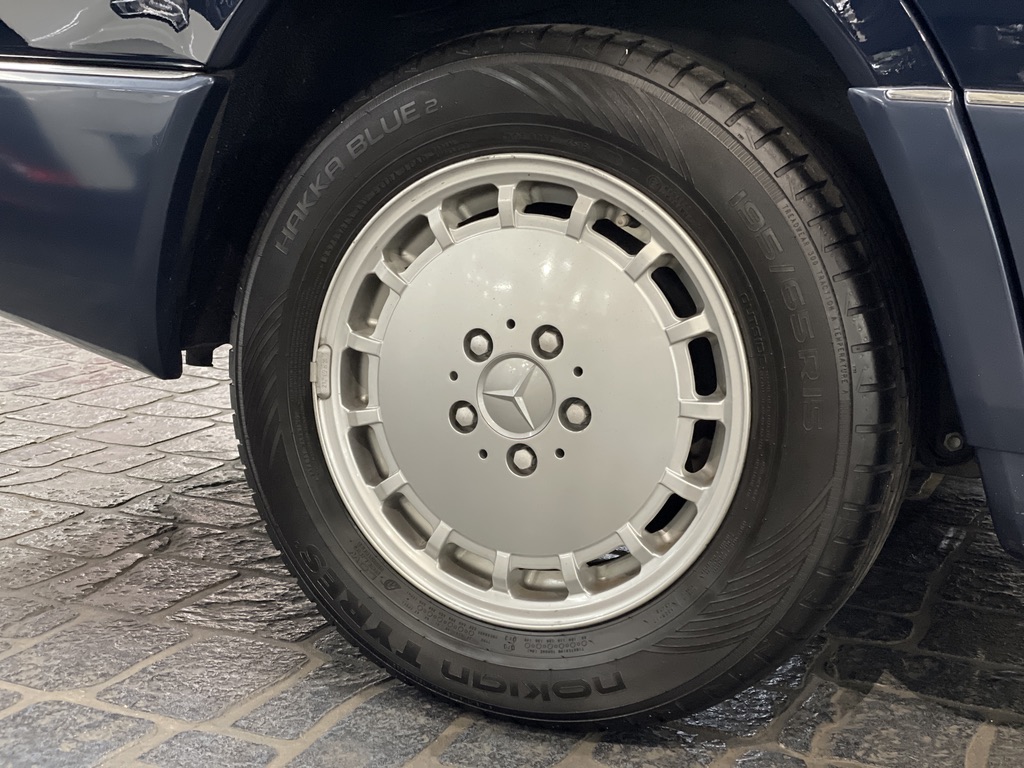 Mベンツ124シリージエンジン専門工場-ハイレベルスピード対応 A Mercedes Benz with 190,000 km on it now runs great after the