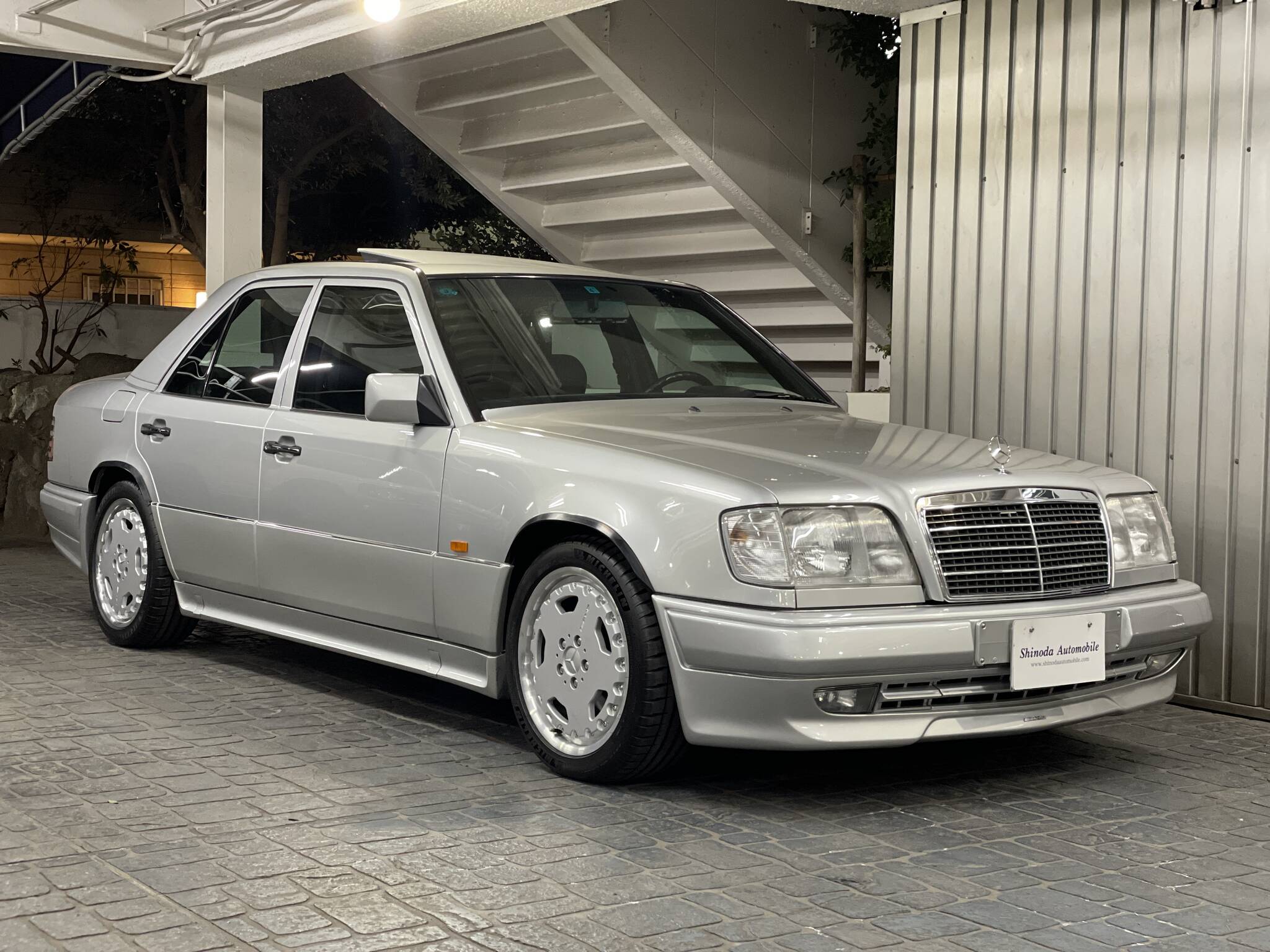 300E | メルセデスベンツ W124専門店「ARROWS」（アローズ